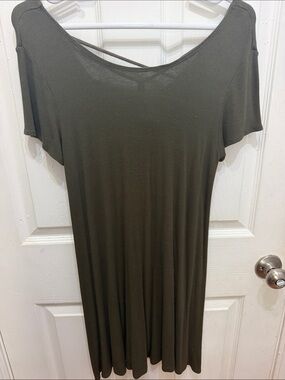 C Olive Short-Sleeve Midi Dress